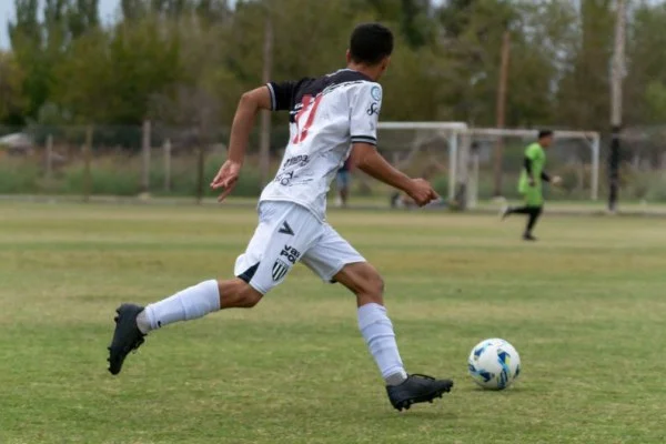 soccer player sprinting pitch